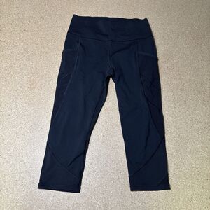 Lululemon Crop Black Leggings Mesh Panels Side Leg & Waist Pockets Sz 8 D2